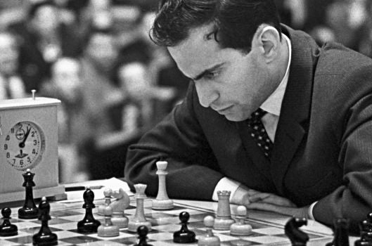 Mikhail Tal beats Garry Kasparov in 17 moves! 